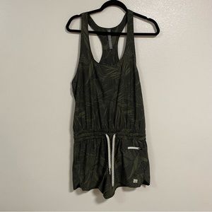 Vuori Clementine Romper Shorts Green Palm Rainforest Size Medium